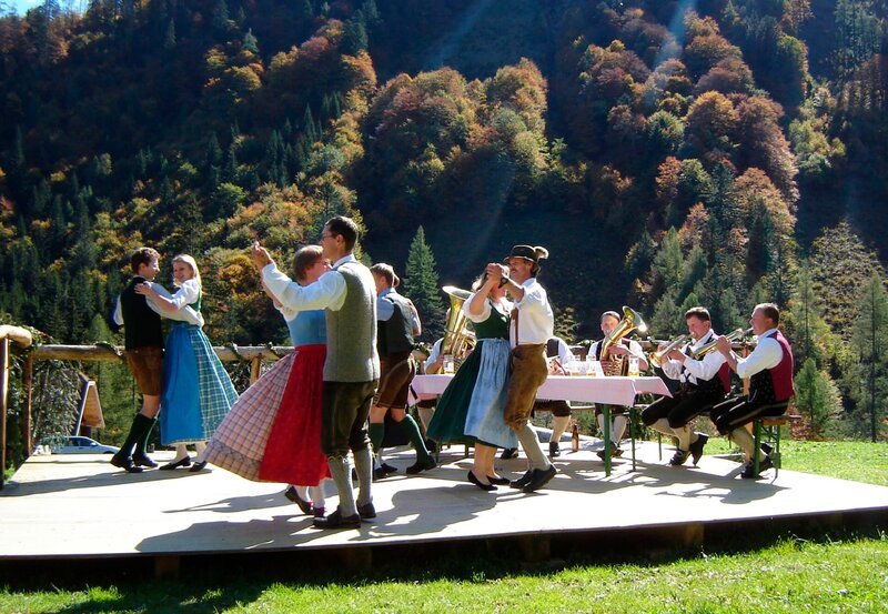 Almtanz im „Bauernherbst“. – Bild: BR/​Uli © BR/​Uli Frantz – honorarfrei