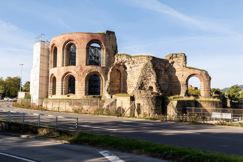 Trier, Deutschland. Die Kaiserthermen, ein großer römischer Badekomplex aus der antiken Stadt Augusta Treverorum. Seit 1986 ein Weltkulturerbe – Bild: shutterstock