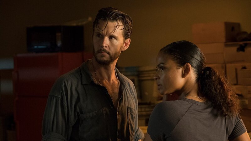Steve Hammond (Ryan Kwanten) und Lourdes (Isabel Arraiza) – Bild: AXN Black