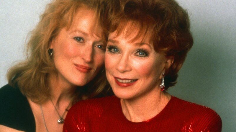 Suzanne Vale (Meryl Streep, l.) und Doris Mann (Shirley MacLaine, r.) – Bild: AXN White Suzanne Vale (Meryl Streep, l.) und Doris Mann (Shirley MacLaine, r.) – Bild: AXN White