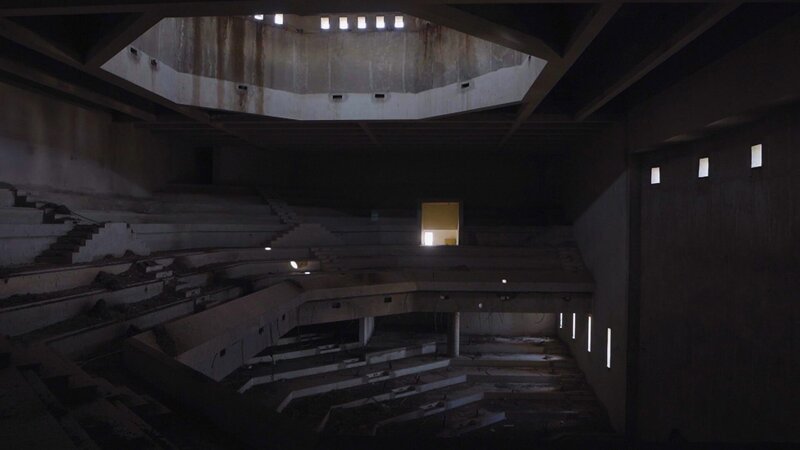 Der Bau des Palästinensischen Parlaments in Abu Dis wurde 1996 begonnen. – Bild: N24 Doku