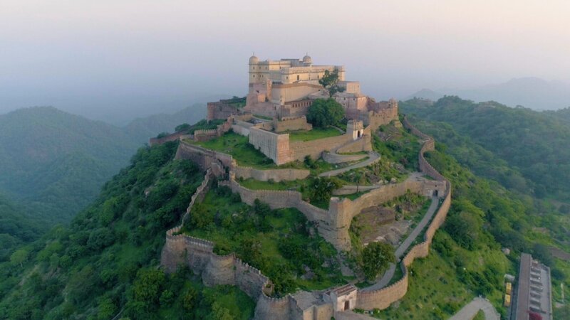 Einer Legende nach musste ein Pilger für den Bau der im indischen Staat Rajasthan liegenden Kumbhalgarh-Festung sein Leben opfern. – Bild: N24 Doku