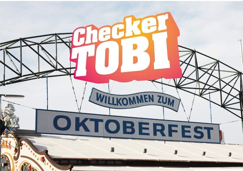 Der Oktoberfesteingang. – Bild: BR/​Antonia Simm