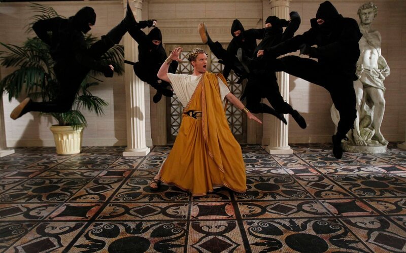 Der Bro-Eid geht bis zu Julius Caesar zurück: Barney (Neil Patrick Harris). – Bild: Courtesy of Warner Brothers