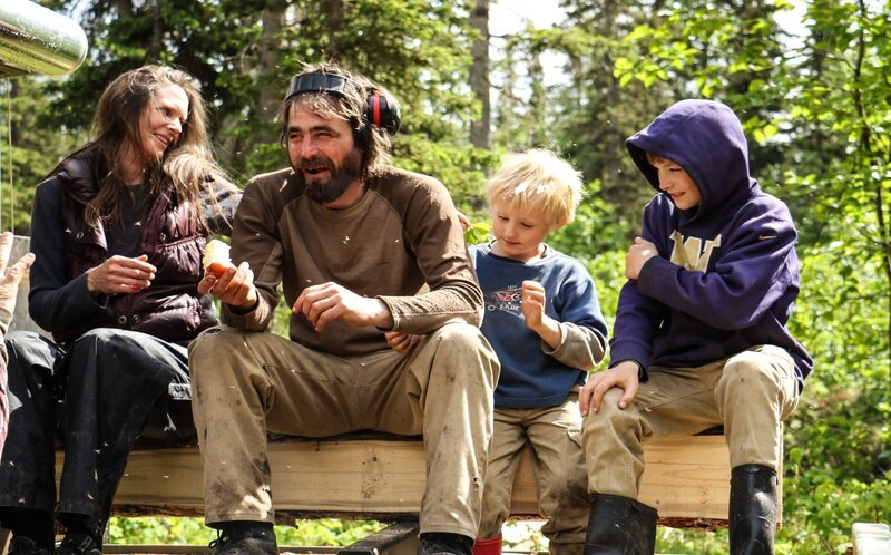 The Keller family laughing while sitting on the Mill. – Bild: Discovery Channel /​ Discovery Communications