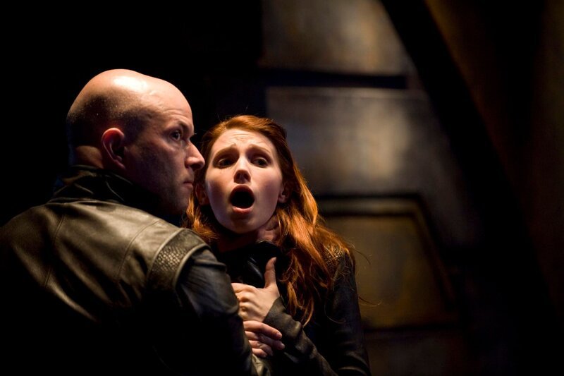 Ian Butcher; Julie McNiven – Bild: SYFY