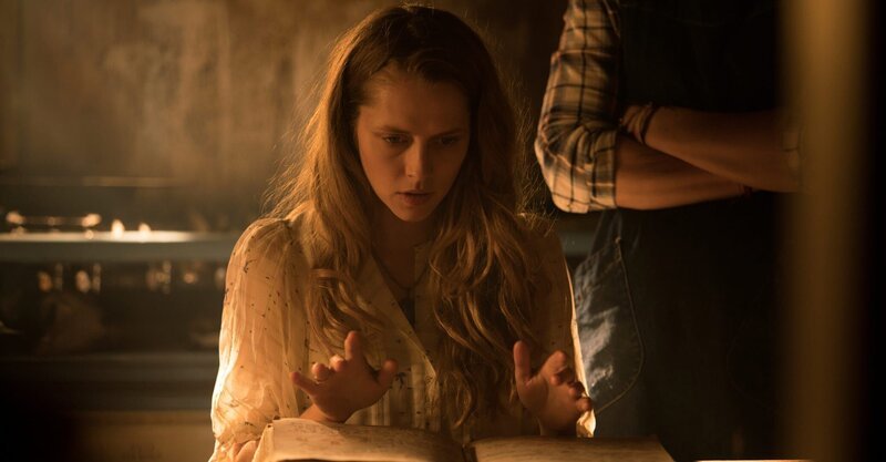 Diana Bishop (Teresa Palmer) – Bild: Sky UK Limited /​ Die Verwendung ist nur bei redak /​ Sky Vision /​ © Sky UK Limited