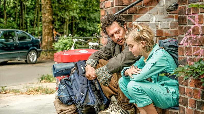 Rocca verändert die Welt – Bild: ORF/​PRO7/​Warner/​Gordon Timpen