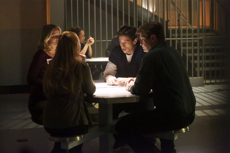 Daughter“ -- Alexis enlists Castle’s help on an Innocence Review case to prove that a death row inmate, Frank Henson (guest star James Carpinello, „The Good Wife“), was wrongly convicted. With only 72 hours left before his execution, Castle and Alexis (with help from Beckett) urgently investigate the original murder, only to uncover explosive secrets that may seal Frank’s fate. Joelle Carter („Justified“) guest stars as Frank’s long-time girlfriend who has always believed in him, on „Castle,“ MONDAY, NOVEMBER 4 (10:01–11:00 p.m., ET) on the ABC Television Network. (ABC/​Richard Cartwright) JOELLE CARTER, MOLLY QUINN, JAMES CARPINELLO, NATHAN FILLION, stars as Frank’s long-time girlfriend who has always believed in him, on „Castle,“ MONDAY, NOVEMBER 4 (10:01–11:00 p. – Bild: Universal TV