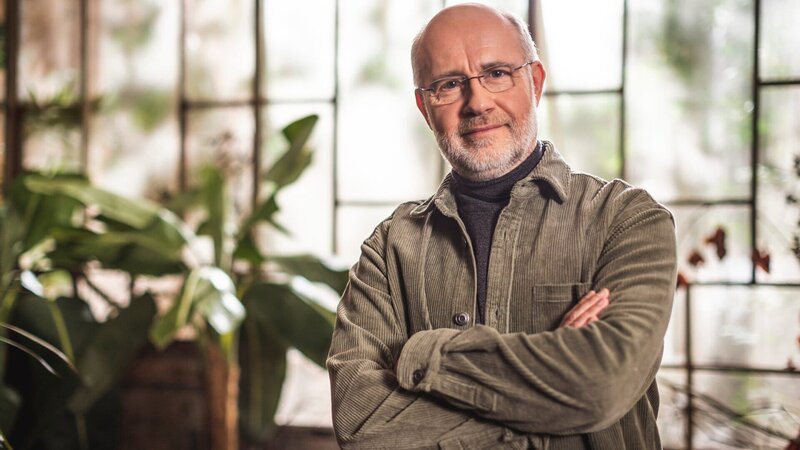 Prof. Dr. Harald Lesch moderiert und führt durch den Terra X-Zweiteiler „Supercodes – Die geheimen Formeln der Natur“. – Bild: ZDF und Gatis Indrevics