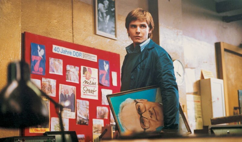 Alexander Kerner (Daniel Brühl) – Bild: Archiwum/HBO / SPI Alexander Kerner (Daniel Brühl) – Bild: Archiwum/HBO / SPI