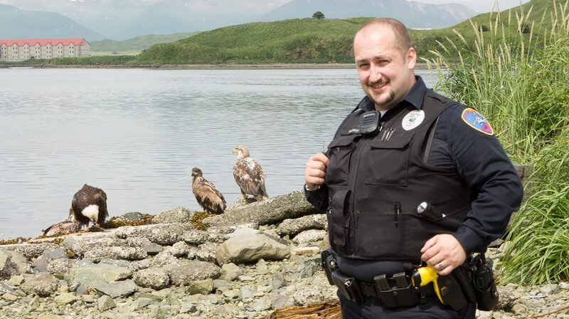Auf Streife in der Wildnis. Jason Pforsich ist Polizist auf der Aleuteninsel Unalaska. – Bild: ZDF und NDR/Manfred Uhlig. Auf Streife in der Wildnis. Jason Pforsich ist Polizist auf der Aleuteninsel Unalaska. – Bild: ZDF und NDR/Manfred Uhlig.