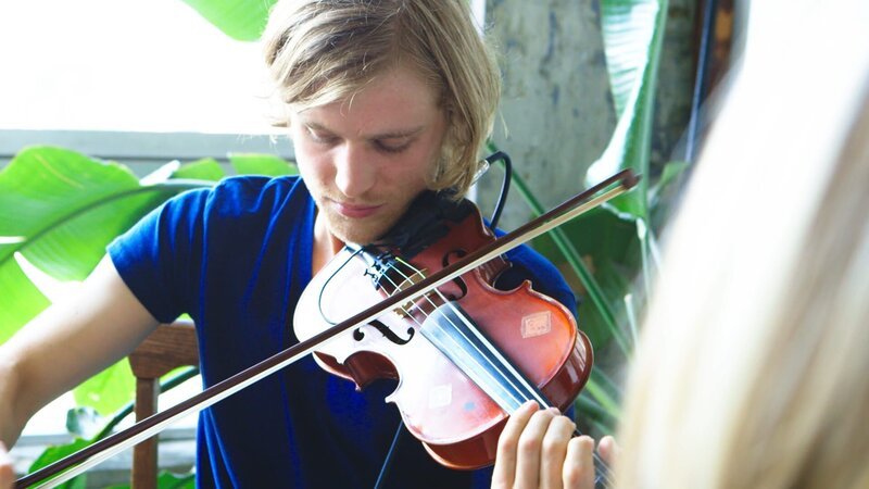 James Forester (Johnny Flynn) – Bild: Telepool James Forester (Johnny Flynn) – Bild: Telepool