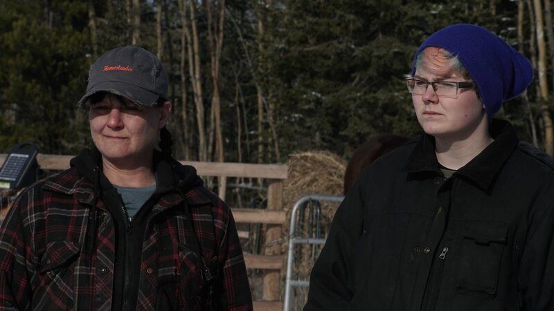 Nicki and Darienne Miller look to the side. – Bild: Discovery Communications