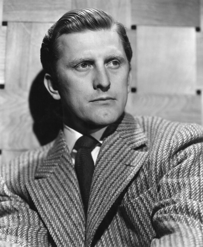 Undated portrait of film actor Kirk Douglas. Douglas born in Amsterdam, Netherlands, made his Broadway debut in 1941, served in the US Navy and embarked on a screen career in 1946. His films include Champion (1949), The bad and the Beautiful (1952), Lust for Life (1956) for which he was nominated at the US Academy awards, and Spartacus (1960). From the 1970s Douglas also worked as director. Douglas won an honorary Oscar in 1996 for 50 years as a creative and moral force in the motion picture community. (Photo credit should read AFP/​AFP/​Getty Images) – Bild: AFP /​ AFP /​ AFP/​Getty Images