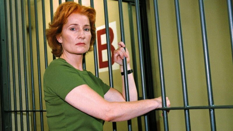 Ana Fonell als Regine „Professor“ Seifert – Bild: TVNOW