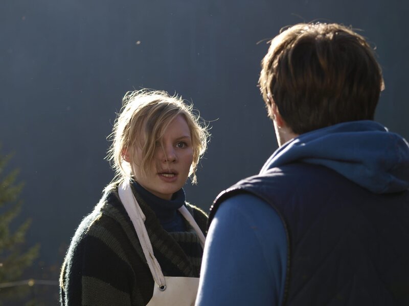 Leni (Rosalie Thomass, l.) – Bild: Bayerischer Rundfunk 2009 Lizenzbild frei Leni (Rosalie Thomass, l.) – Bild: Bayerischer Rundfunk 2009 Lizenzbild frei