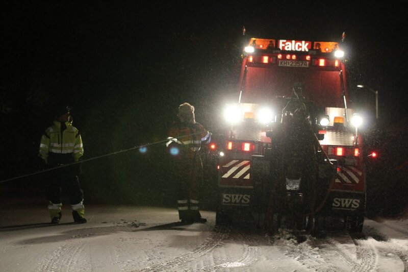 ODDA, HORDALAND, NORWAY – Thord Paulsen and Steve Wynn working on the tow truck.â€¨â€¨(photo credit: ITV Studios) – Bild: /​ ITV Studios/​National Geographic Channels/​National Geographic Channels