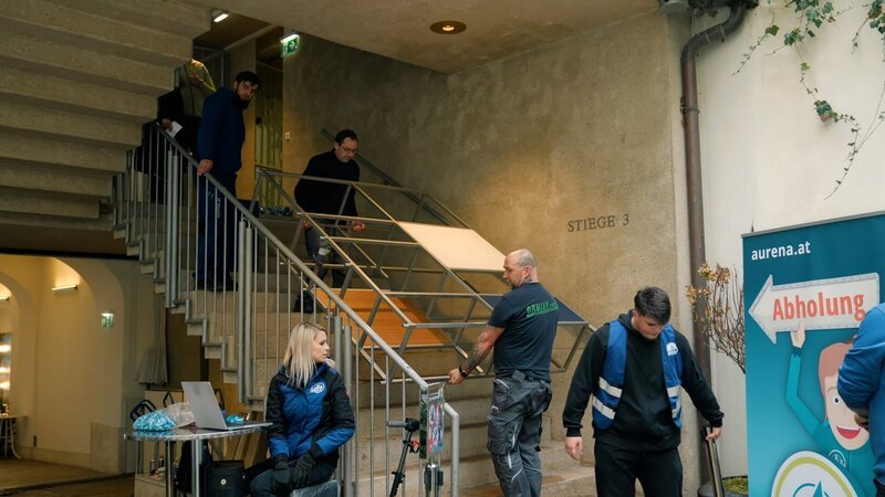 Big Bang bei Benko – Die Einrichtung der SIGNA-Unternehmenszentrale im edlen Palais Harrach in Wien wurde versteigert. Gläubiger fordern zwei Milliarden Euro zurück. – Bild: ZDF und Dennis Mätzig.