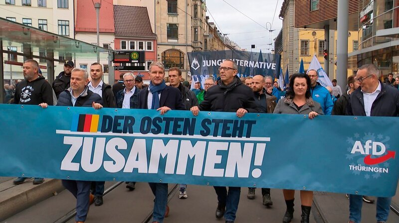 Demo in Erfurt am 28.10.2023 mit dem AfD-Fraktionsvorsitzenden Björn Höcke. – Bild: WDR