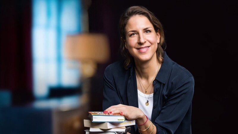 Laura de Weck – Moderatorin Literaturclub – Bild: SRF/​Gian Vaitl