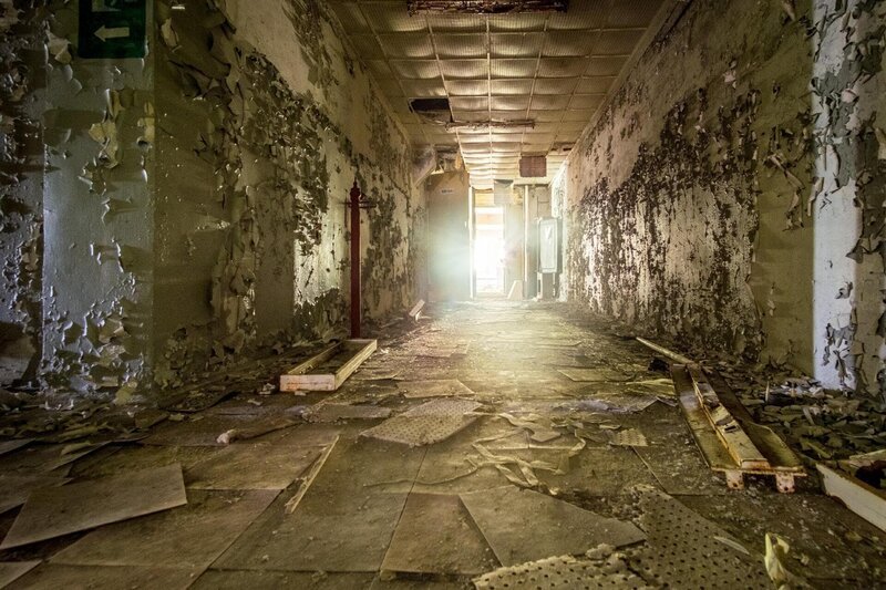 Verlassenes Gebäude in Prypjat, Ukraine nach der Nuklearkatastrophe von Tschernobyl 1986. – Bild: RTL /​ Pablo Bonfiglio /​ Getty Images /​ Moment RF /​ Getty Images /​ Industrielle Katastrophen