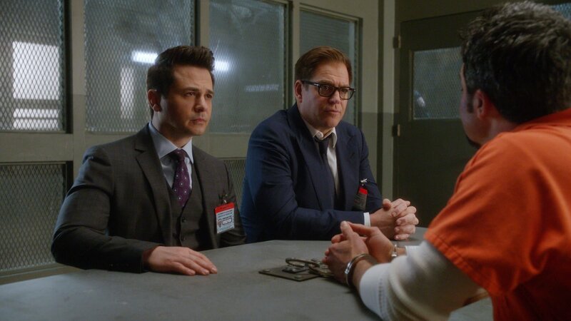 (v.l.n.r.) Benny Colón (Freddy Rodríguez); Dr. Jason Bull (Michael Weatherly); Trent Bolton (Manny Perez) – Bild: 2019 CBS Broadcasting, Inc. All Rights Reserved. Lizenzbild frei