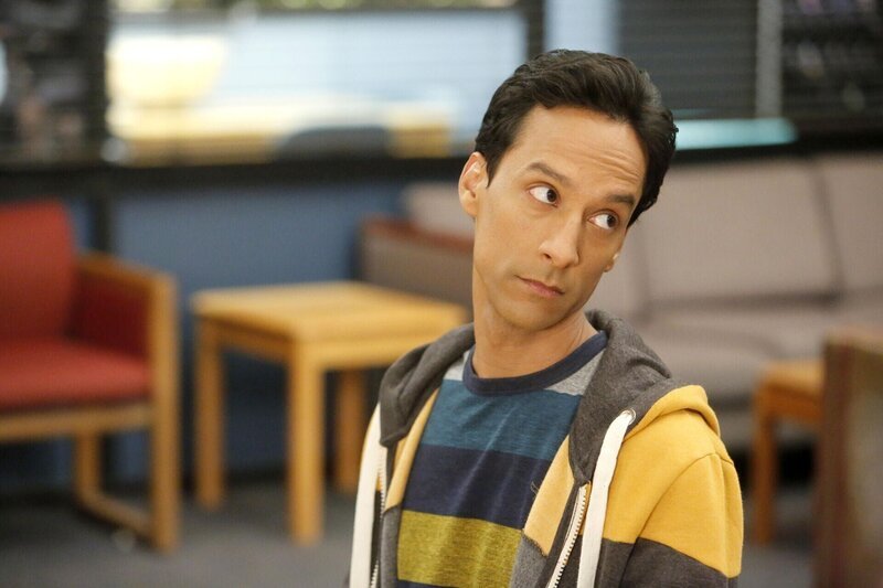 Für Abed (Danny Pudi) beginnt der Tag total verrückt, nachdem er eine Szene seines Lieblingsfilms „Freaky Friday“ nachstellt … – Bild: 2013 Sony Pictures Television Inc. and Open 4 Business Productions LLC. All Rights Reserved. /​ Vivian Zink Lizenzbild frei
