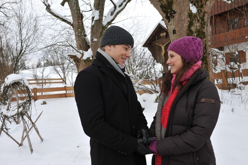 Martin (David Paryla, l.); Kira (Mareike Lindenmeyer, r.) – Bild: ARD /​ Ann Paur