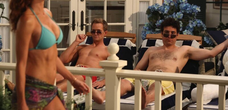 Richtige Bros: Barney (Neil Patrick Harris, l.) und Ted (Josh Radnor, r.) … – Bild: Richard Cartwright /​ CBS /​ CBS ENTERTAINMENT /​ © 2013 CBS Broadcasting, Inc. All Rights Reserved.