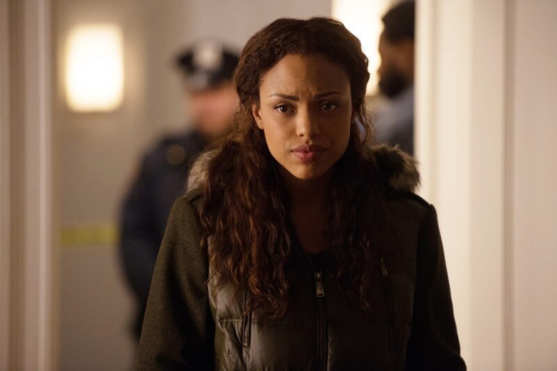 Danny (Jaime Lee Kirchner) ist verunsichert: Obwohl alles auf einen Suizid Laharis deutet, ist Bull anderer Meinung … – Bild: 2016 CBS Broadcasting, Inc. All Rights Reserved /​ Jojo Whilden Lizenzbild frei