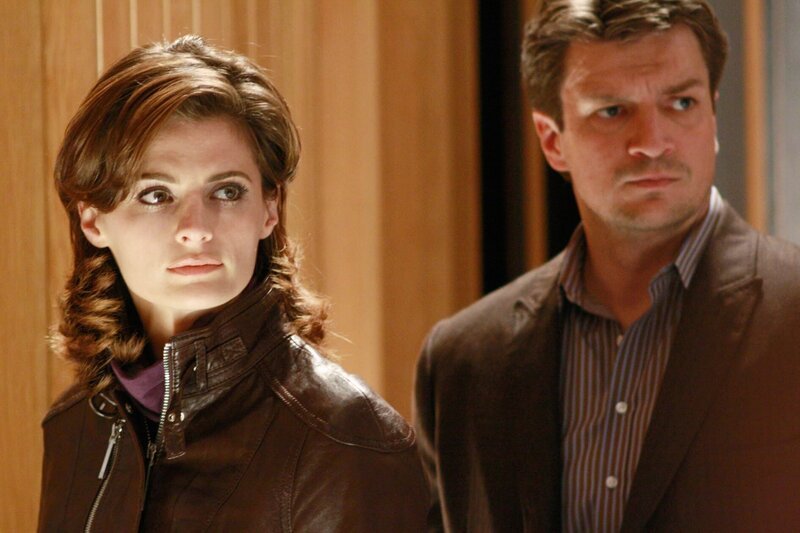 Verfolgen eine heiße Spur: Richard Castle (Nathan Fillion, r.) und Kate Beckett (Stana Katic, l.) – Bild: ABC Studios /​ UNIVERSAL CHANNEL