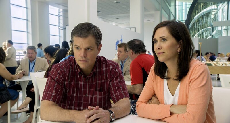 Paul Safranek (Matt Damon), Audrey Safranek (Kristen Wiig). – Bild: PLURIMEDIA (Paramount Pictures France /​ Paramount Pictures /​ Ad Hominem Enterprises /​ Annapurna Pictures)