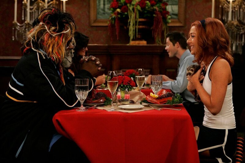 Lily (Alyson Hannigan, r.) genießt die Aufmerksamkeit ihres neuen Freundes, der Funk-Legende George Clinton (George Clinton, l.) – Bild: CBS ENTERAINMENT /​ CLIFF LIPSON /​ CBS /​ ©2006 CBS BROADCASTING INC. ALL RIGHTS RESERVED.