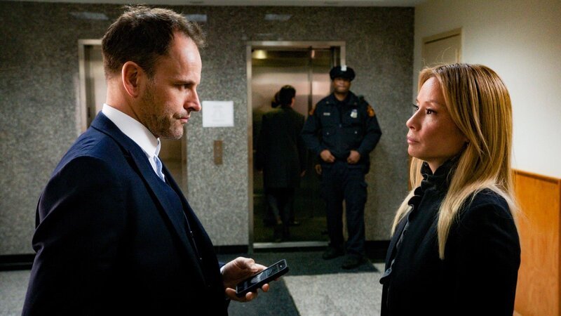 Sherlock Holmes (Jonny Lee Miller, l.); Joan Watson (Lucy Liu, r.) – Bild: CBS Broadcasting, Inc.