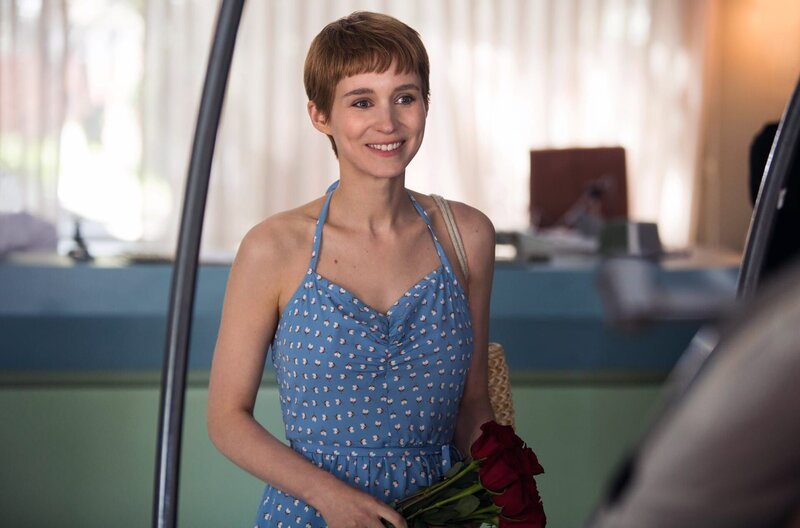 Don't Worry, weglaufen geht nicht – Bild: 2018 Amazon Content Services LLC/​Scott Patrick Green /​ Die Physiotherapeutin Annu (Rooney Mara) bringt ein wenig Licht in Johns Leben.