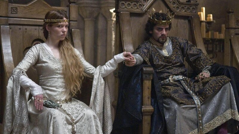 Prince John (Oscar Isaac) wurde von seiner Mutter zum neuen König ernannt und heiratet gegen ihren Rat die Französin Isabella von Angouleme (Lea Seydoux). – Bild: RTL / Universal Studios International Prince John (Oscar Isaac) wurde von seiner Mutter zum neuen König ernannt und heiratet gegen ihren Rat die Französin Isabella von Angouleme (Lea Seydoux). – Bild: RTL / Universal Studios International