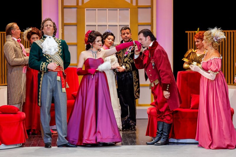 Aus der Sommerarena Baden: Wiener Blut – Bild: ORF/​Bühne Baden/​Christian Husar