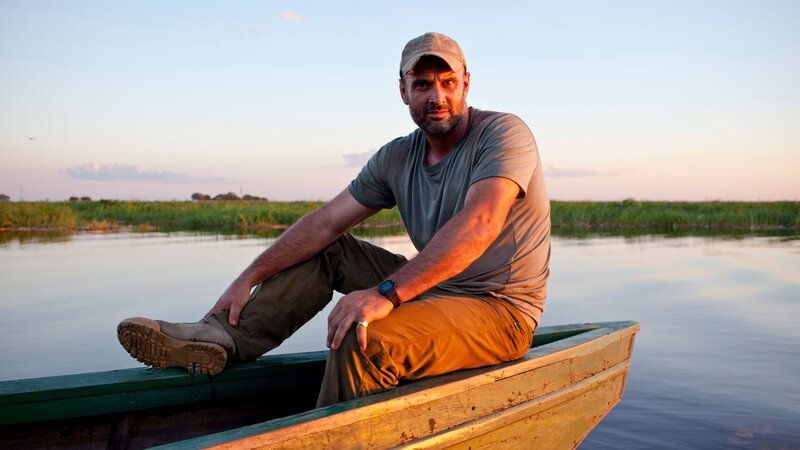 Ed Stafford looking over the harbour in Mongu, Zambia. – Bild: Discovery Communications