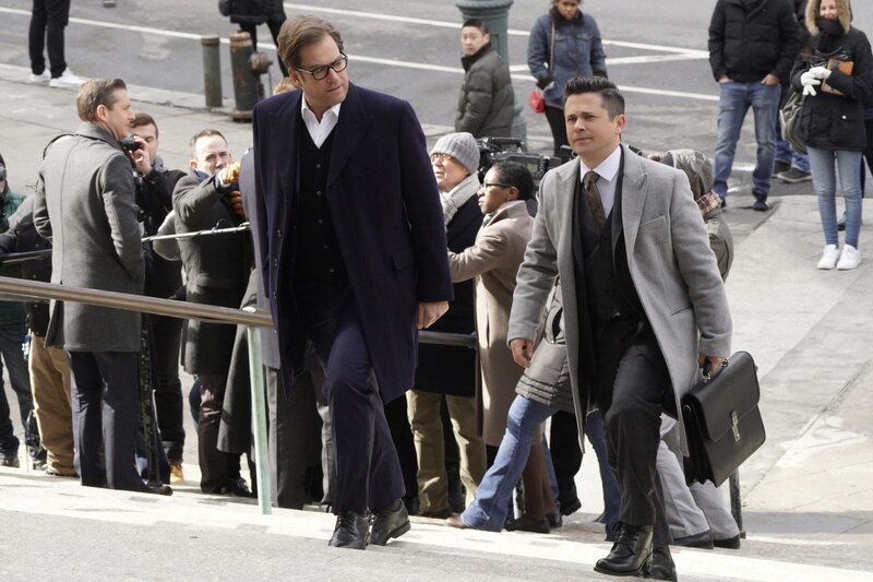 Benny (Freddy Rodriguez, r.) und Bull (Michael Weatherly, l.) klagen Brannigan Trust wegen ihrer dubiosen Aktiengeschäfte an – obwohl Bull damit seine eigene Firma riskiert. Zudem hat Richter Vortuba den Vorsitz, der nicht gut auf Bull und seine Arbeitsweise zu sprechen ist … – Bild: 2016 CBS Broadcasting, Inc. All Rights Reserved Lizenzbild frei