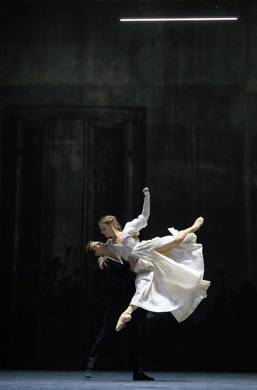 Staatsballett Berlin: Bovary – Bild: Serghei Gherciu /​ David Soares und Weronika Frodyma