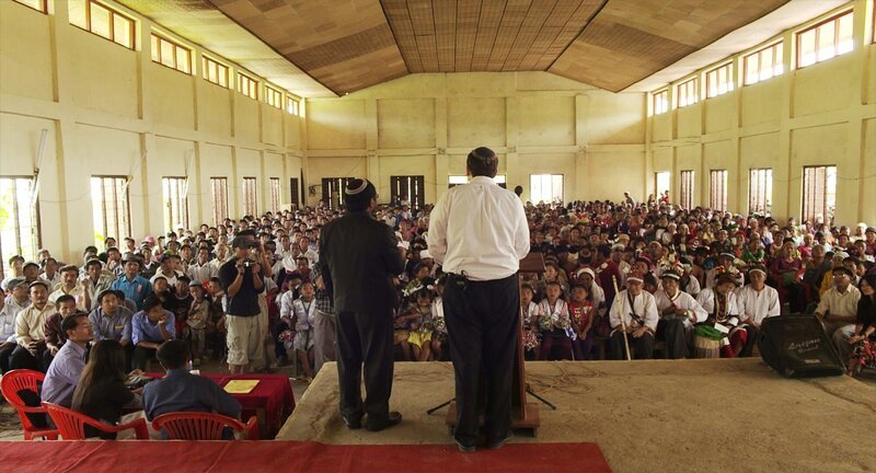 In Manipur im Südosten Indiens wird für die „Rückkehr“ der „verlorenen Stämme“ nach Israel geworben. – Bild: ZDF und Robert Cibis/Lars Barthel. In Manipur im Südosten Indiens wird für die „Rückkehr“ der „verlorenen Stämme“ nach Israel geworben. – Bild: ZDF und Robert Cibis/Lars Barthel.