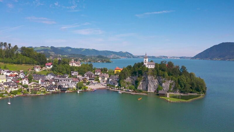 Traunkirchen am Traunsee mit Traunstein im Hintergrund – Bild: Bergblick