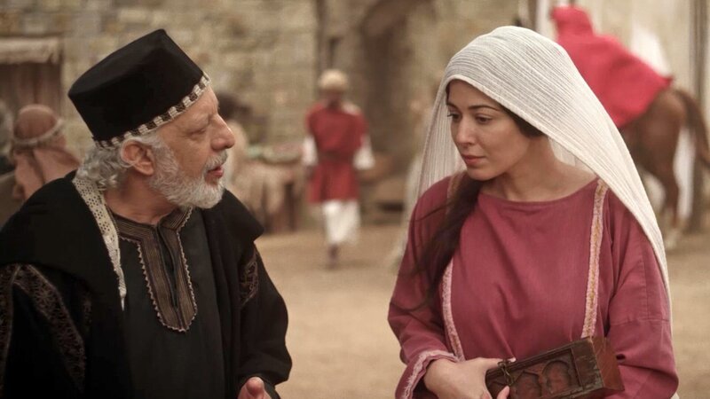 (v.l.) Nikodemus (Erick Avari), Maria Magdalena/​Lilith (Elizabeth Tabish) Verwendung nur in Verbindung mit der Programmkommunikation. Jede andere Nutzung ist untersagt. – Bild: Bibel TV Redaktion