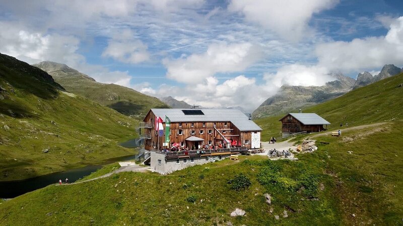 Neue Heilbronner Hütte. – Bild: ORF/Verlagshaus Hans Jöchler Neue Heilbronner Hütte. – Bild: ORF/Verlagshaus Hans Jöchler