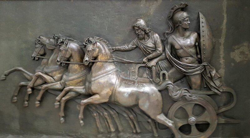 Achilles in seinem Streitwagen während des Trojanischen Krieges im Palast von Achilleion auf der Insel Korfu, Griechenland – Bild: PLURIMEDIA (Shutterstock)
