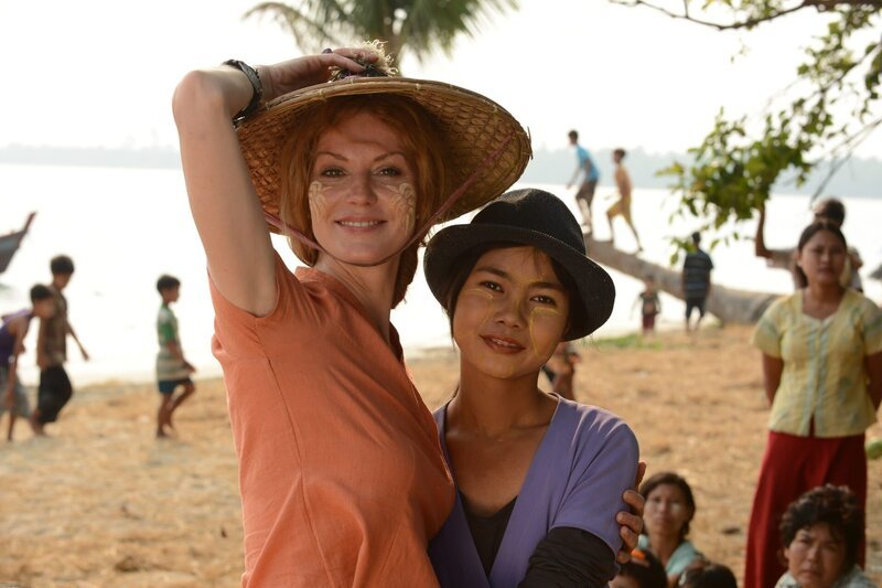 Anna (Esther Schweins, li.) – Bild: Oliver Roth /​ ARD/​Lisafilm/​Oliver Roth