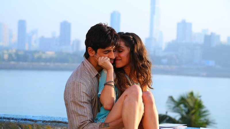 Guru (Sidharth Malhotra) und Aisha (Shraddha Kapoor) Die Verwendung des sendungsbezogenen Materials ist nur mit dem Hinweis und Verlinkung auf RTL+ gestattet. – Bild: RTL/​ © MT Trading GmbH-Bolly-Love