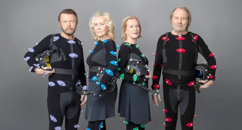 Abba in Ganzkörperanzügen. – Bild: ORF/​Stanza Media Limited/​Industrial Light & Magic