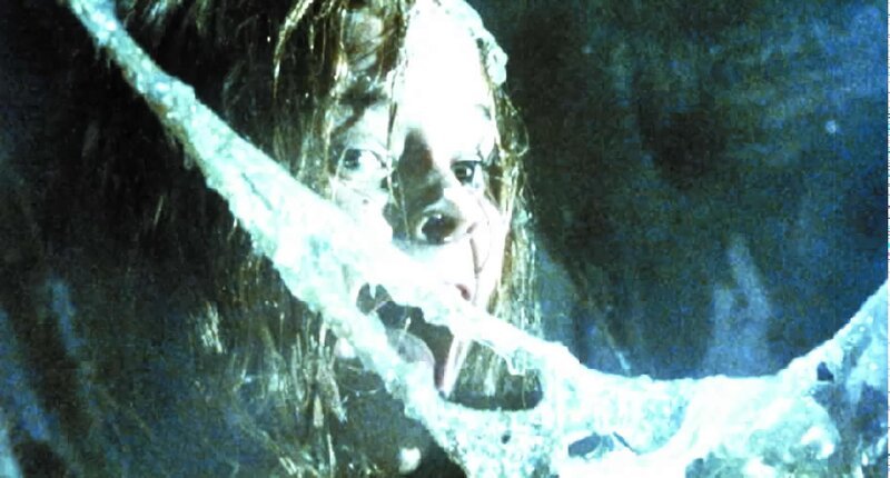 Ellen Ripley wird von einem Rettungsteam gerettet, nachdem sie 57 Jahre im Hyperschlaf verbracht hat. Der Mond, den der Nostromo besuchte, wurde kolonisiert, aber der Kontakt ist verloren. Diesmal haben Kolonialmarines beeindruckende Feuerkraft, aber wird das ausreichen? – Bild: Warner TV Film